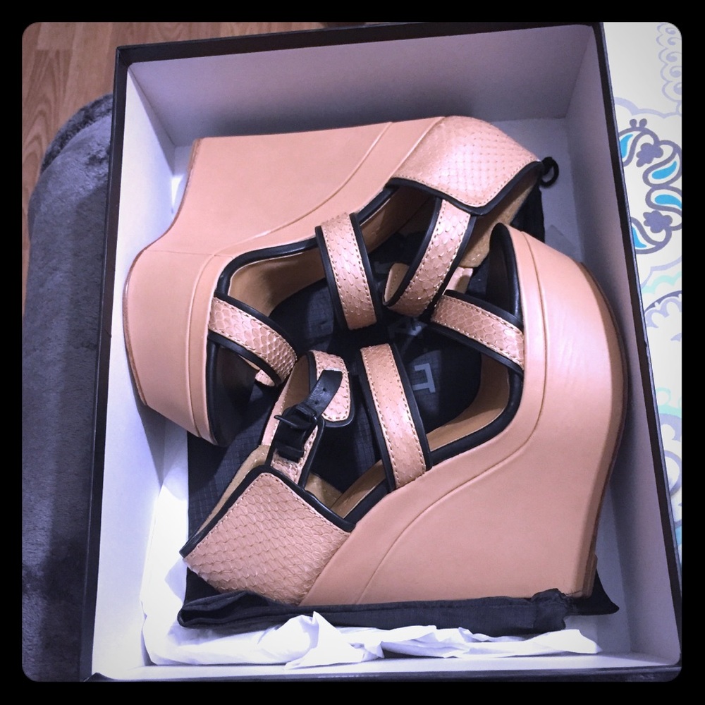 NEW L.A.M.B. Wedges